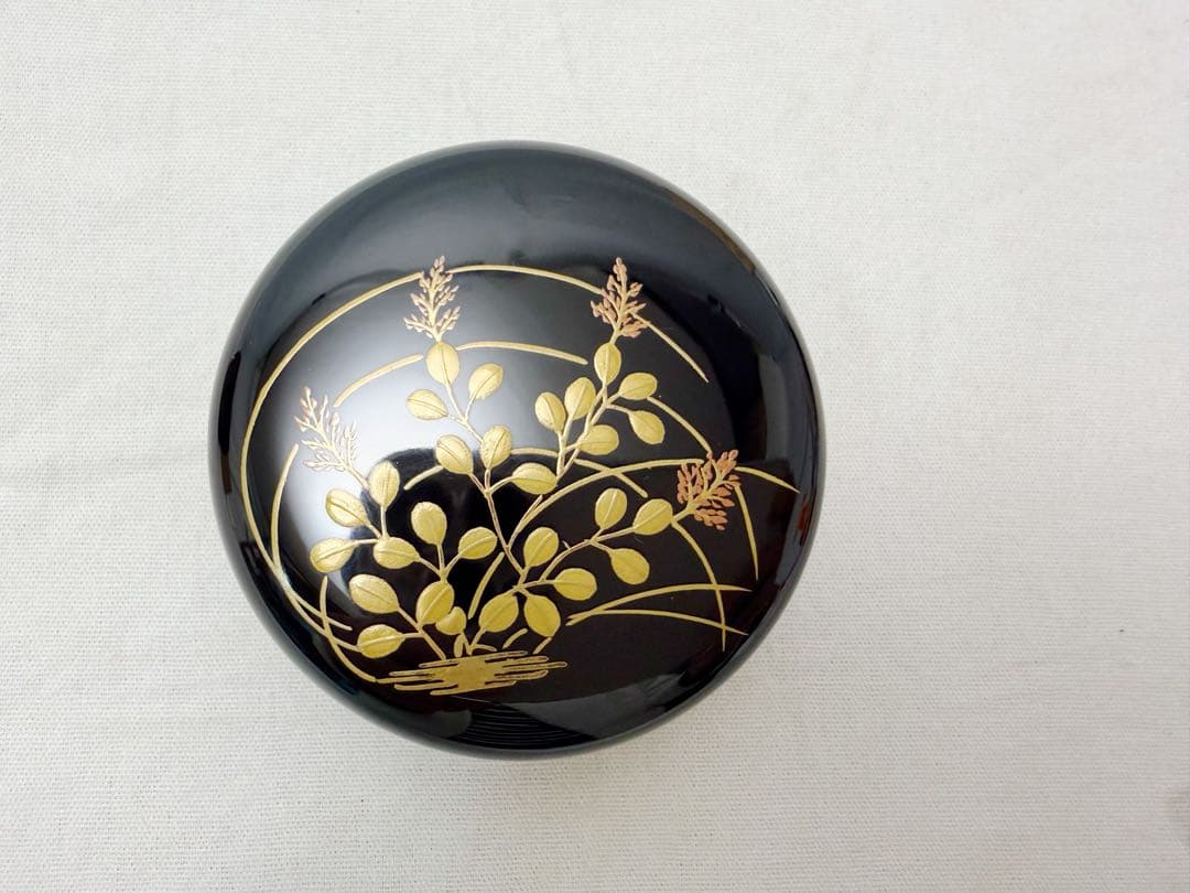 未使用 茶道具 塗師 中村宗哲作 秋草蒔絵 中棗 木製黒真塗 仕覆付 共箱