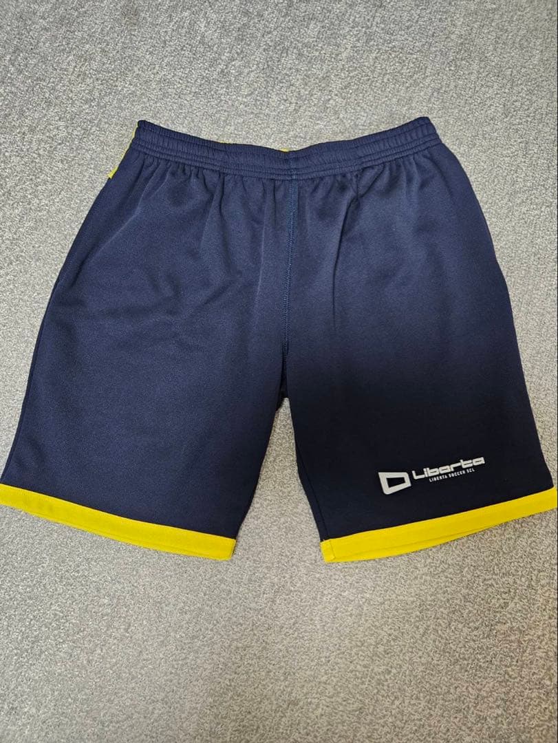 リベルタ　ユニフォーム　上160 下Mサイズ　靴下L レガースのセット