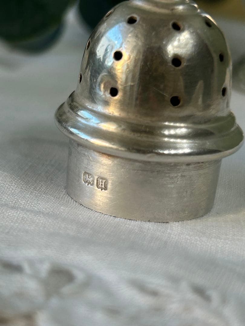 イギリス製アンティーク　純銀調味料入れ　ジョージアン