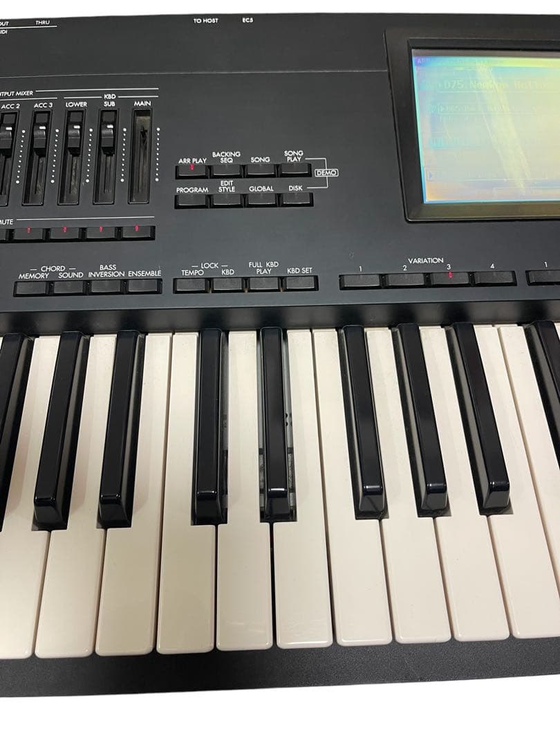 希少品 KORG i30 Music workstation シンセサイザー