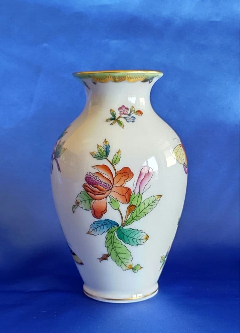 HEREND ヘレンド 【美品】白磁花瓶 花と蝶の装飾