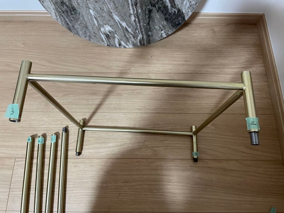 ZARA  円形大理石サイドテーブル