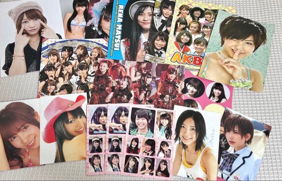 AKB48 豪華ランダムグッズセット（写真・免許証・シール・カード）