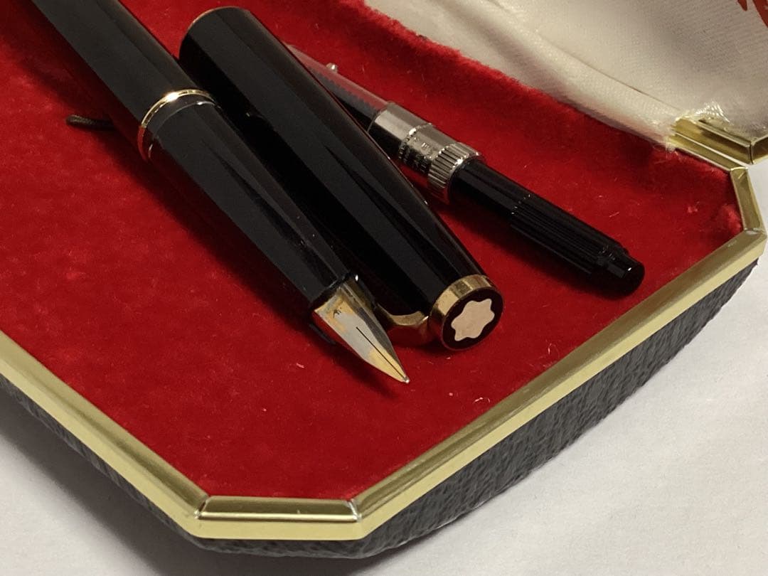 未使用モンブランMONT BLANC ブラック万年筆 ケース付き
