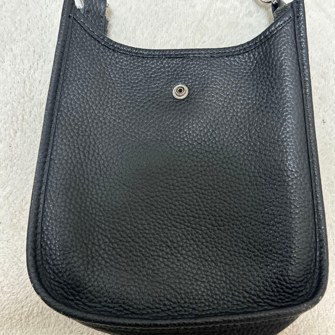 HERMÈS ブラック ショルダーバッグ