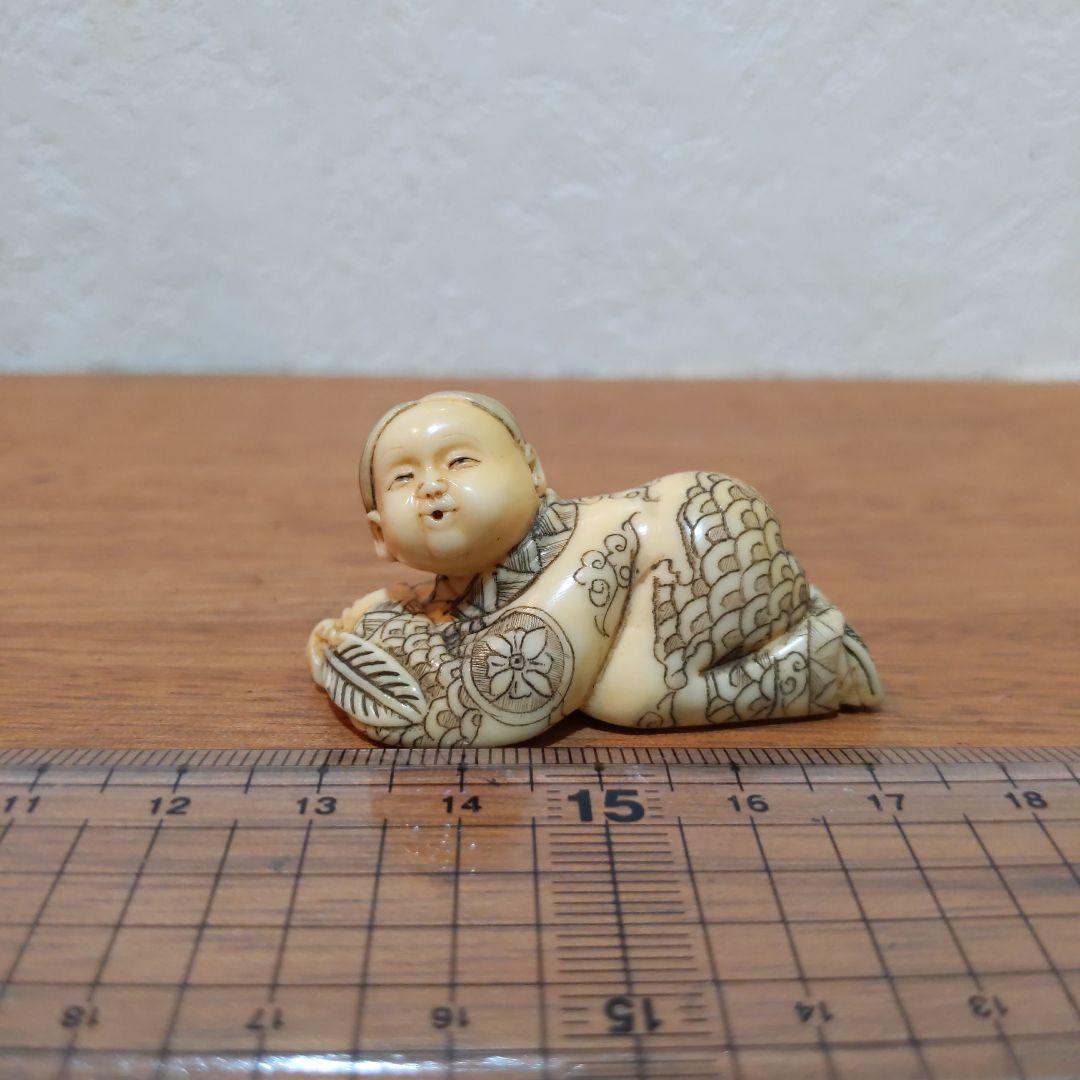 時代提げ物 人物根付 天然素材 在銘【ハイハイ童子】幅約4.8cm 重さ約20ｇ
