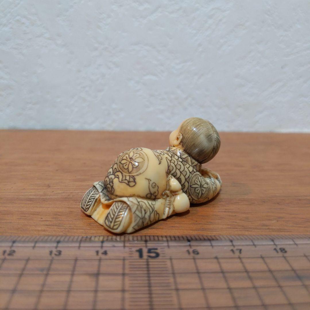 時代提げ物 人物根付 天然素材 在銘【ハイハイ童子】幅約4.8cm 重さ約20ｇ