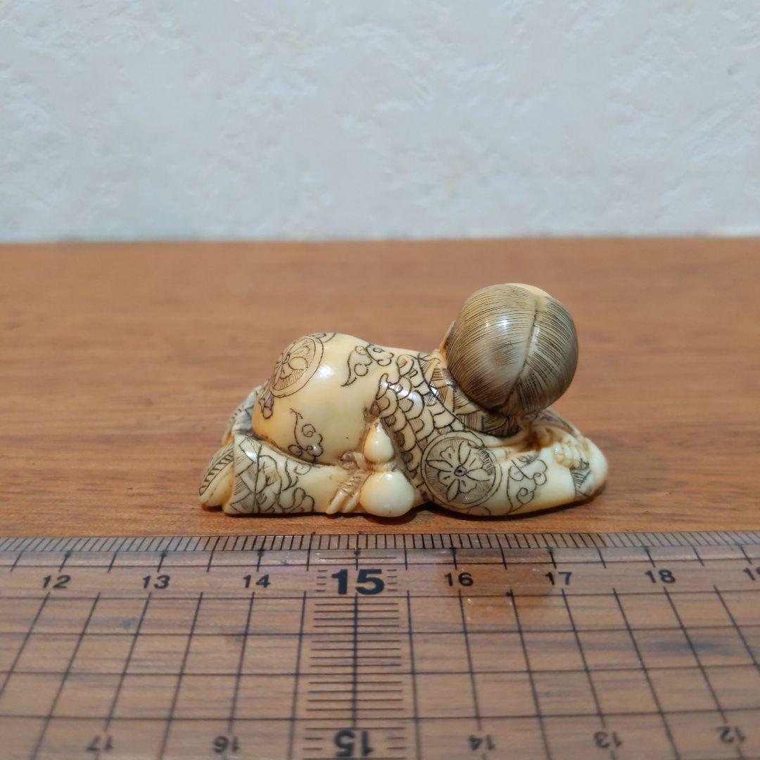 時代提げ物 人物根付 天然素材 在銘【ハイハイ童子】幅約4.8cm 重さ約20ｇ