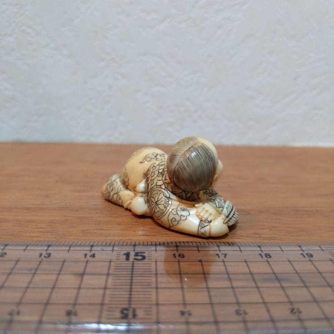 時代提げ物 人物根付 天然素材 在銘【ハイハイ童子】幅約4.8cm 重さ約20ｇ