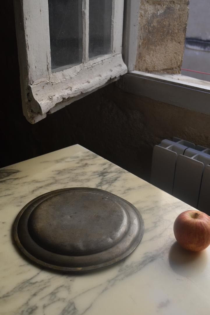 フランス18/19世紀　キズキズ　イニシャル　エタン皿　アンティーク