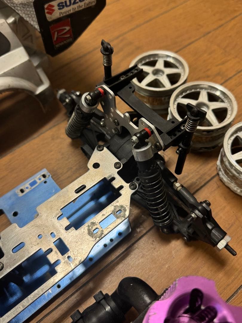 京商シャシ、HPIエンジン、ボディ