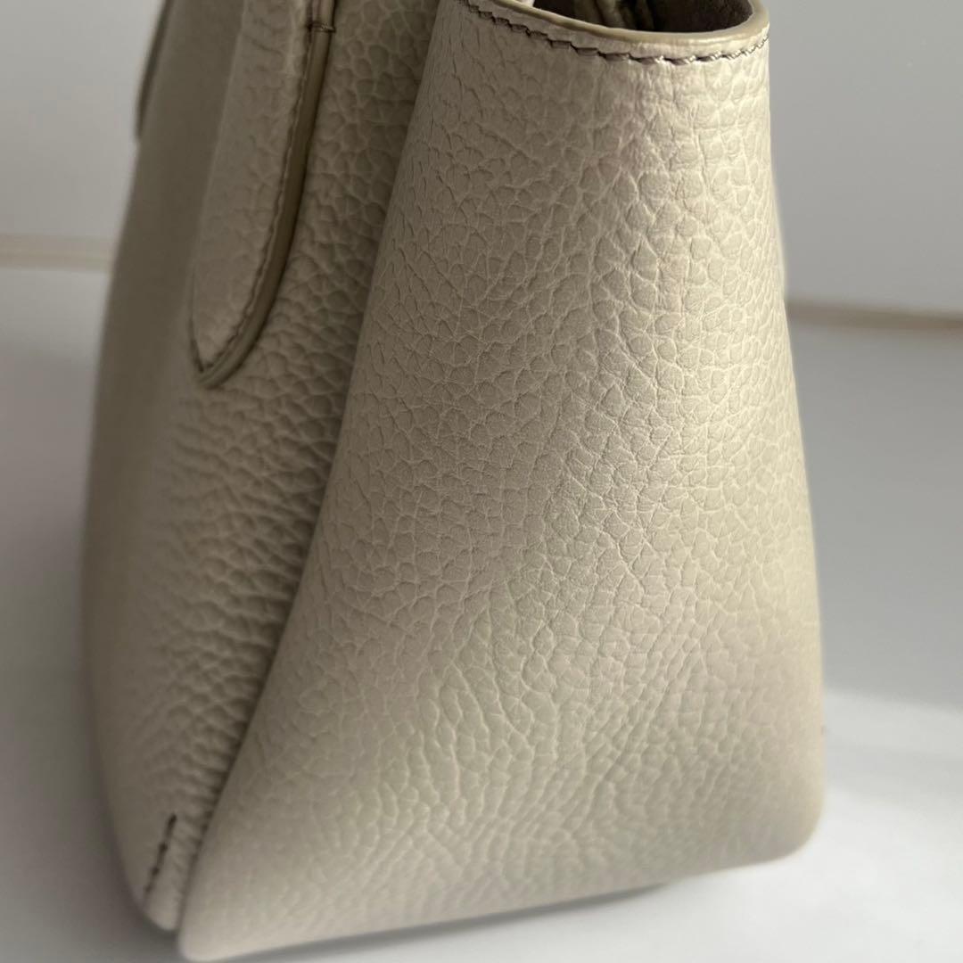 ✨未使用　現行モデル✨　HIROFU カーラ　ハンドバッグ　　H ベージュ