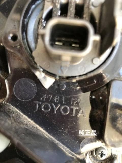 ＜新品・未使用＞プリウス50系前期テールランプ左下