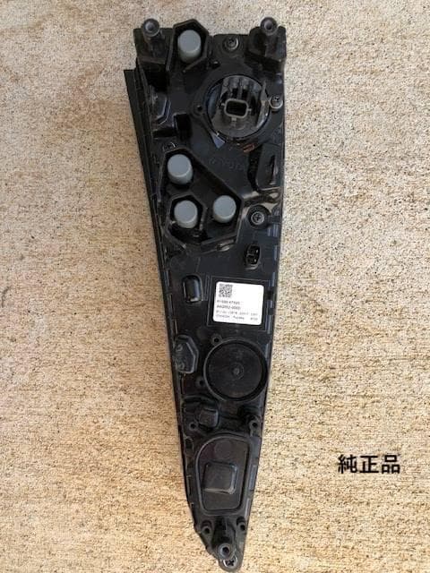 ＜新品・未使用＞プリウス50系前期テールランプ左下