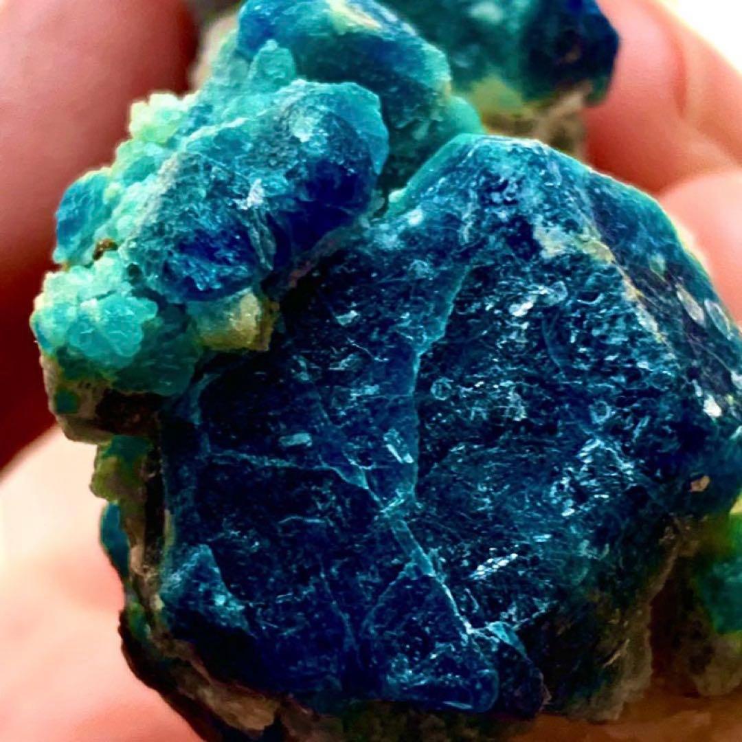 トップクオリティ！505ctグリーンソーダライト原石/蛍光鉱物