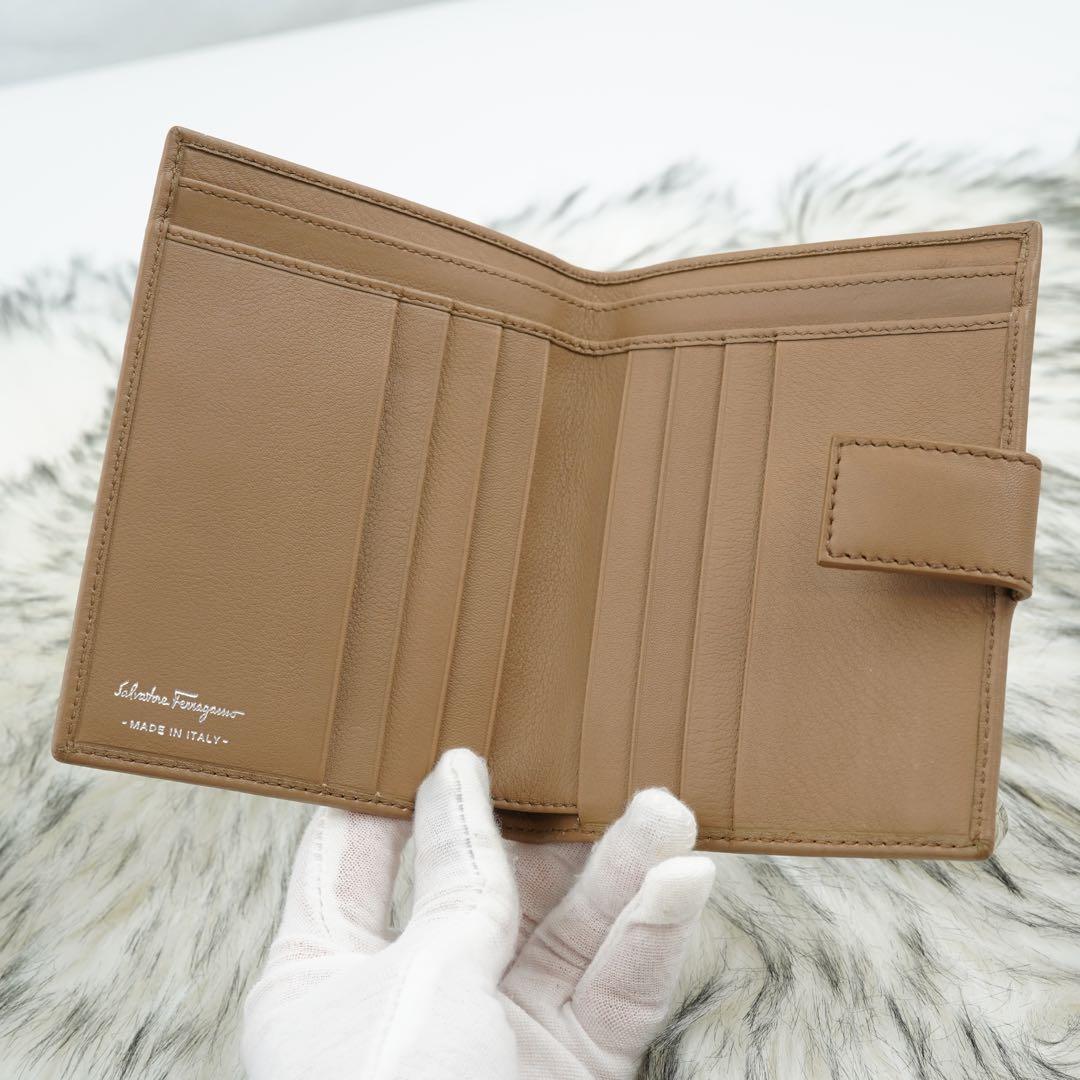 ほぼ未使用品　Salvatore Ferragamo 折り財布　ガンチーニ