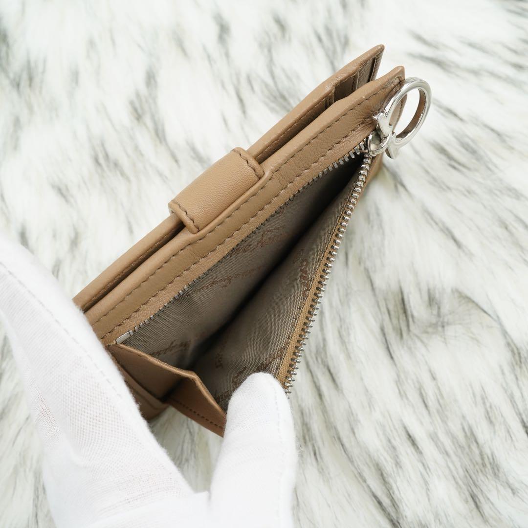 ほぼ未使用品　Salvatore Ferragamo 折り財布　ガンチーニ