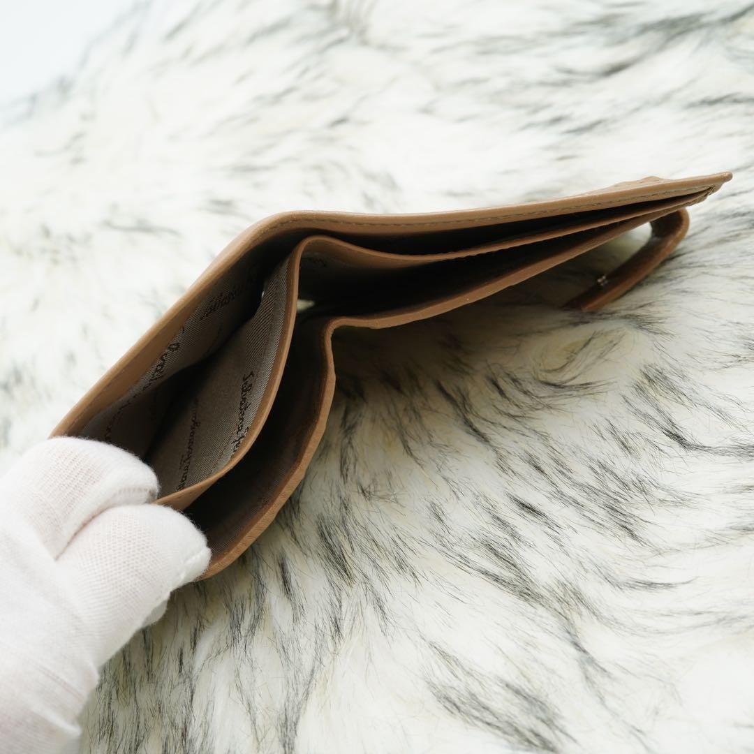 ほぼ未使用品　Salvatore Ferragamo 折り財布　ガンチーニ