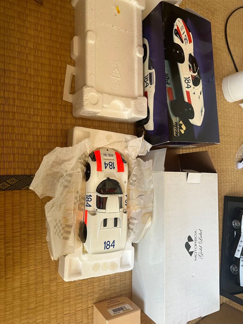 1/18 EXOTO タキレーシング ポルシェ 910 カレラ184