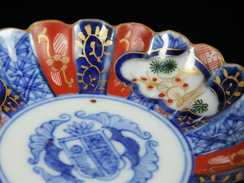 大聖寺伊万里　金襴手　輪花　窓絵　松竹梅の図　豆皿　197AS-BNo