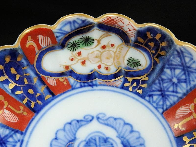 大聖寺伊万里　金襴手　輪花　窓絵　松竹梅の図　豆皿　197AS-BNo