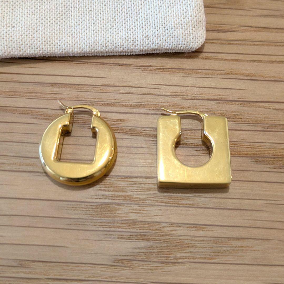 JACQUEMUS Les Boucles Rond Carre ピアス