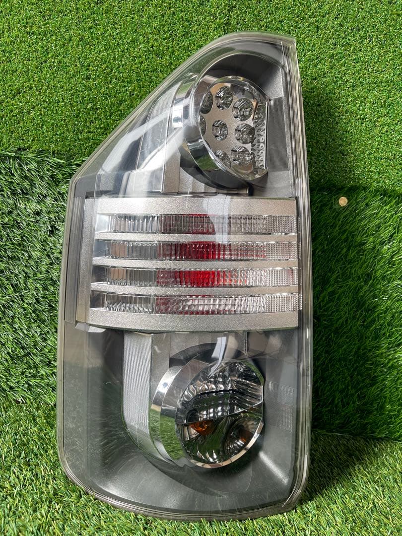 70系ヴォクシー純正LEDテールランプ ICHIKOH 28-199