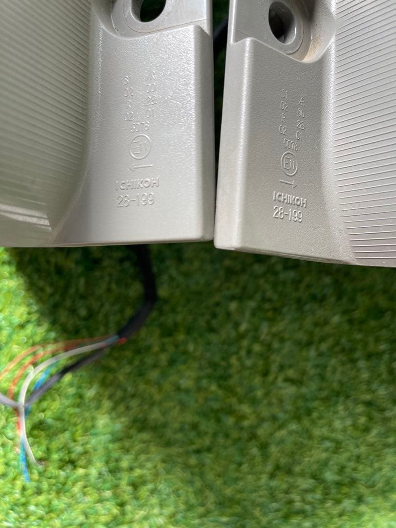 70系ヴォクシー純正LEDテールランプ ICHIKOH 28-199