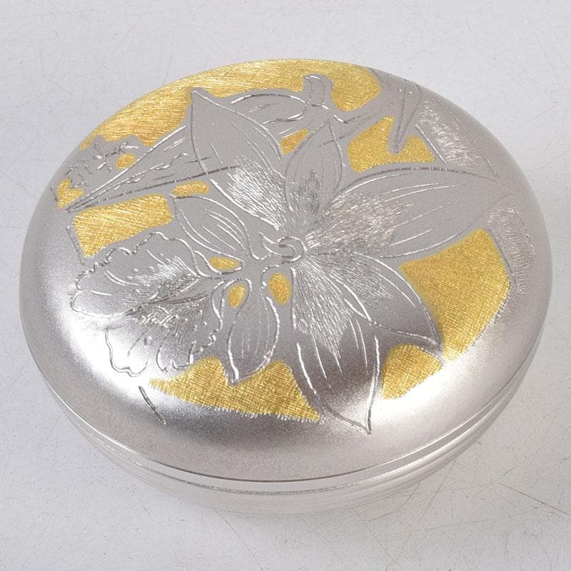 茶道具　帖佐美行作　銅地金銀鍍金　彫金香合　春蘭想　共箱　C　8579