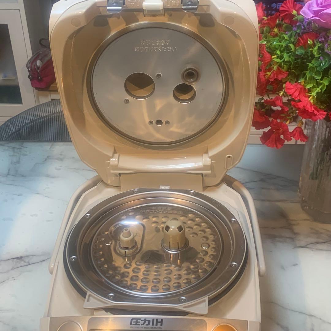 良品■象印 圧力IH NP−SB10 極め炊き　極め羽釜　5.5合炊き　ゴールド