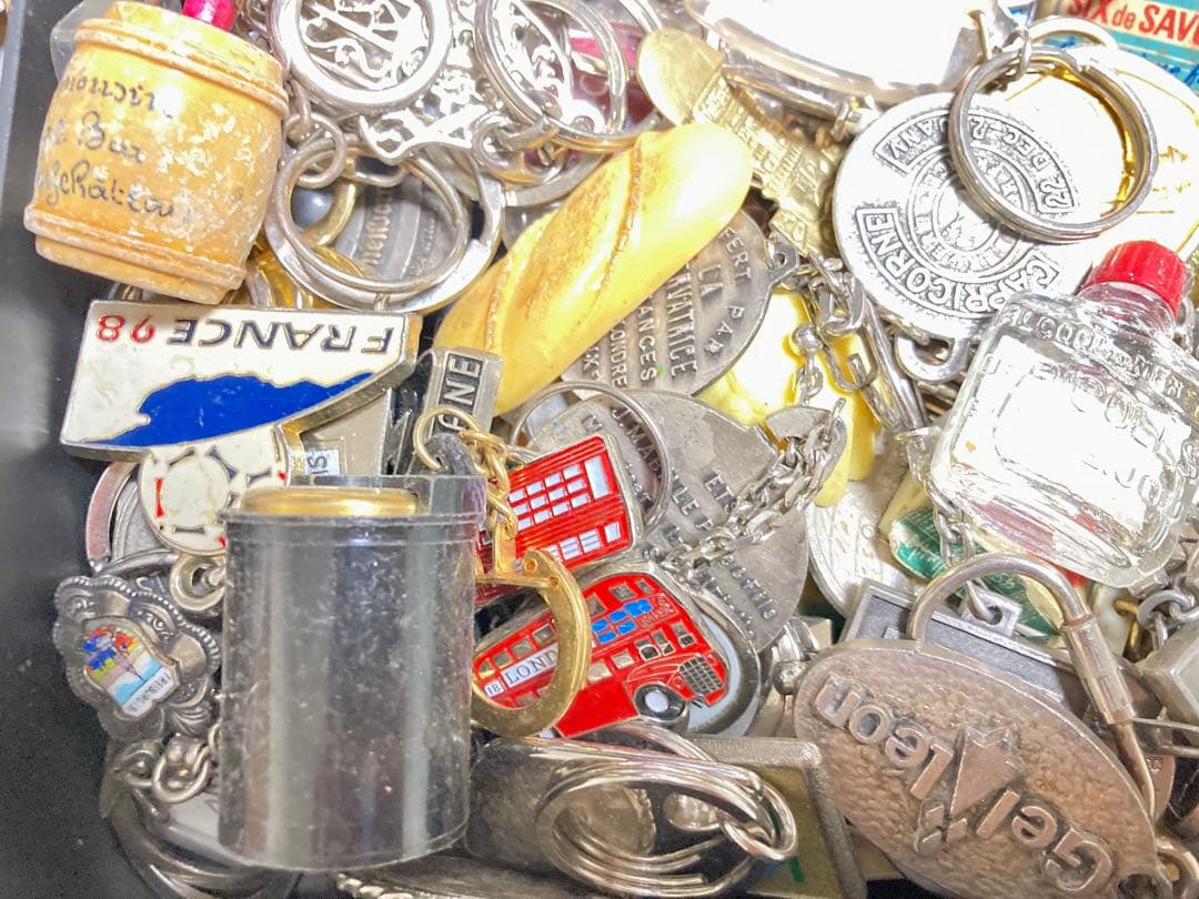 【ずっしり】フレンチキーホルダー1.8kg超｜広告キーホルダー/アンティーク