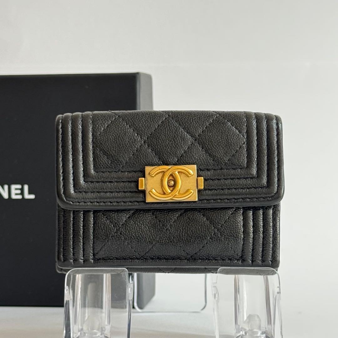 CHANEL シャネル ボーイシャネル マトラッセ 三つ折財布 キャビアスキン