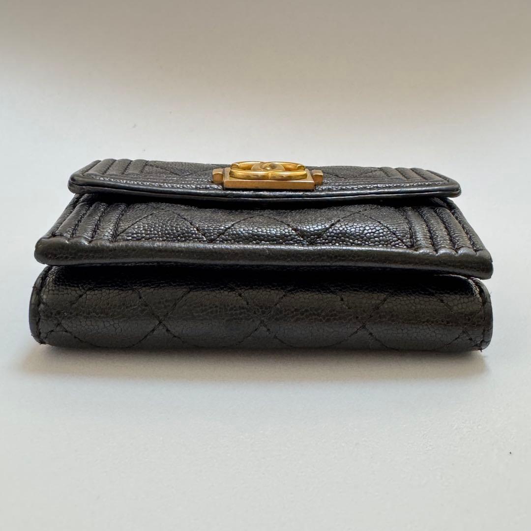 CHANEL シャネル ボーイシャネル マトラッセ 三つ折財布 キャビアスキン