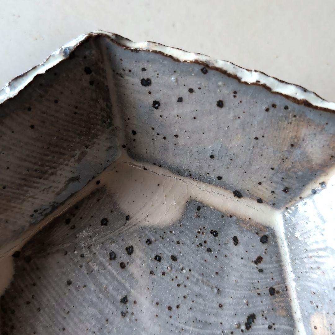 伊賀焼　蓮 善隆作　粉引手　六角皿二枚　共箱あり