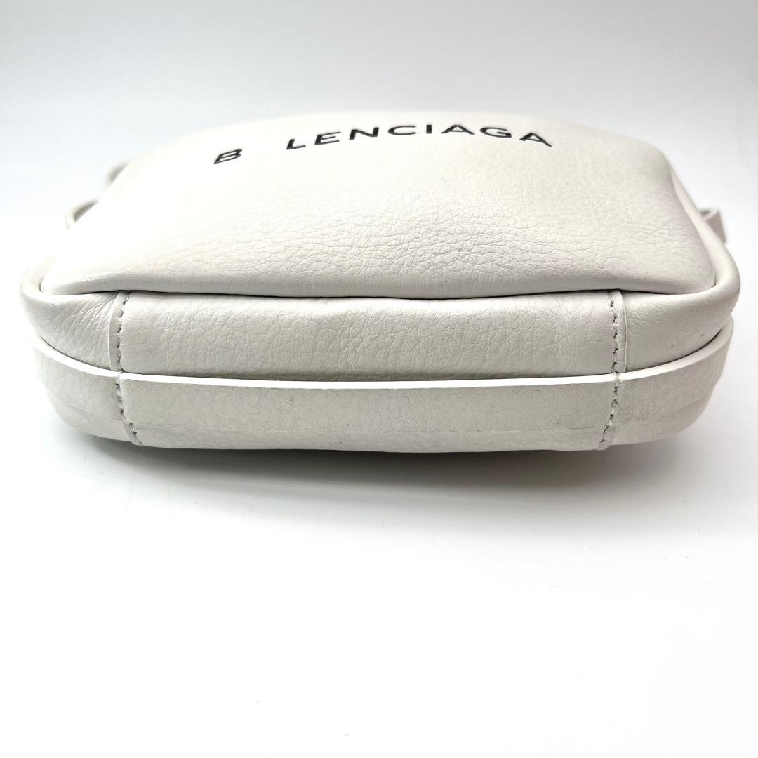 美品✨　バレンシアガ　カメラバッグ　レザー ホワイト　エブリデイ　ショルダー