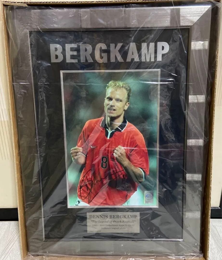 デニス・ベルカンプ　直筆サイン入りフォト額入り