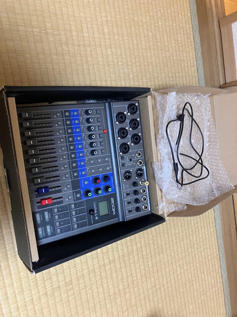 Zoom Livetrack L-8 デジタルミキサー