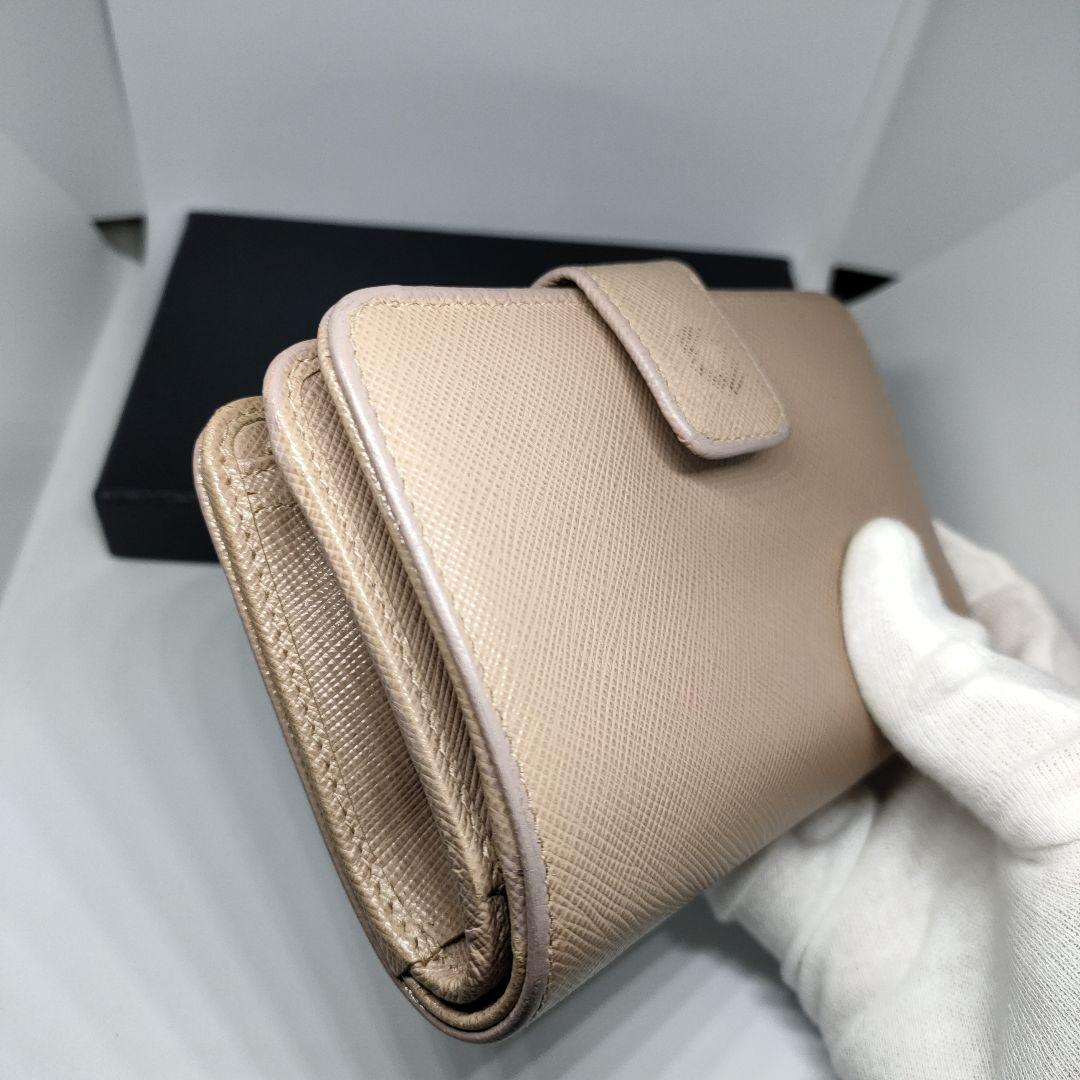 PRADA２つ折り財布　プラダベージュ財布