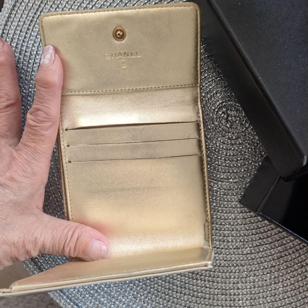 CHANEL ゴールド三つ折り財布 箱付き