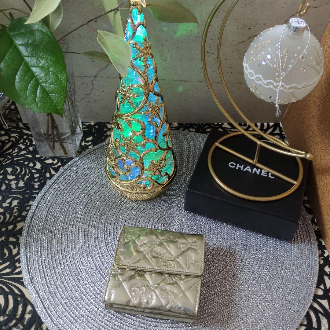 CHANEL ゴールド三つ折り財布 箱付き