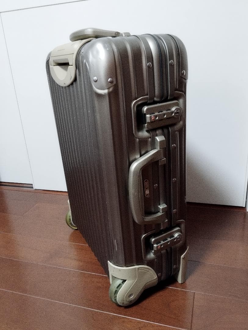 RIMOWA　トパーズ・チタニウム　キャビントロリー　32L　2輪