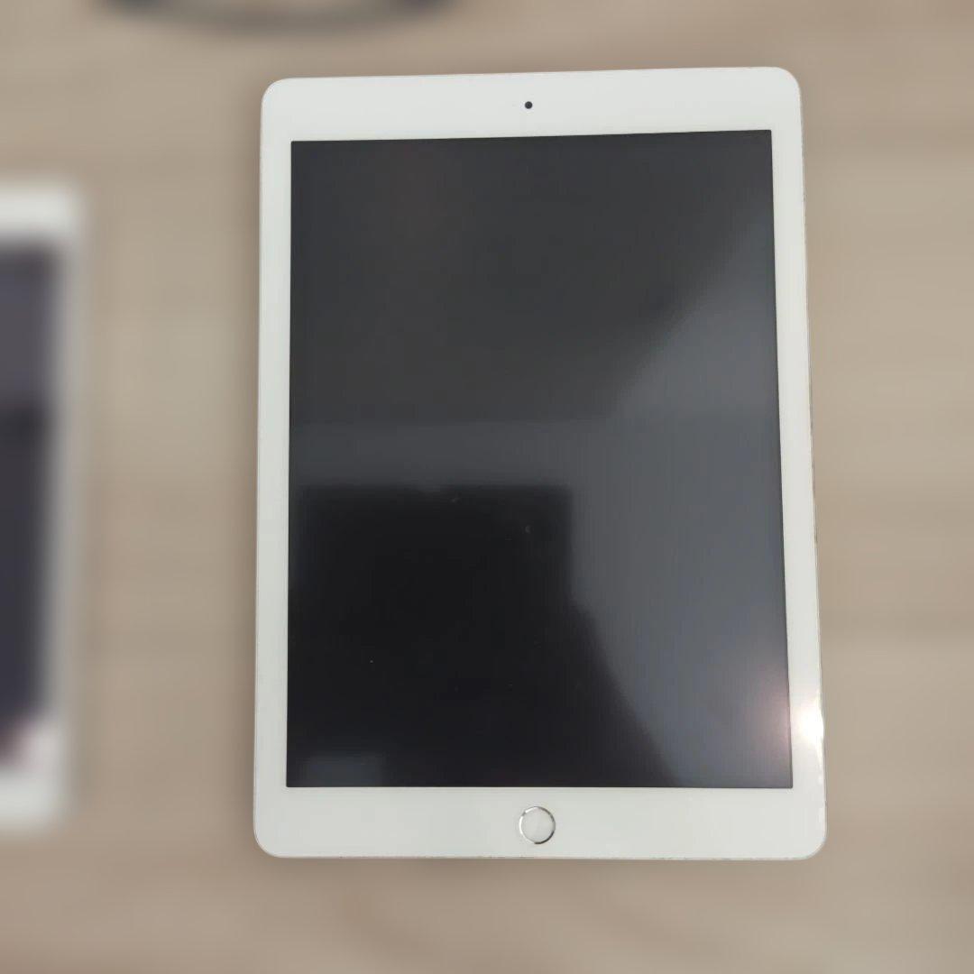 本体ipad第6世代＋ipadmini2＋USBケーブル＋ipad第6世代カバー