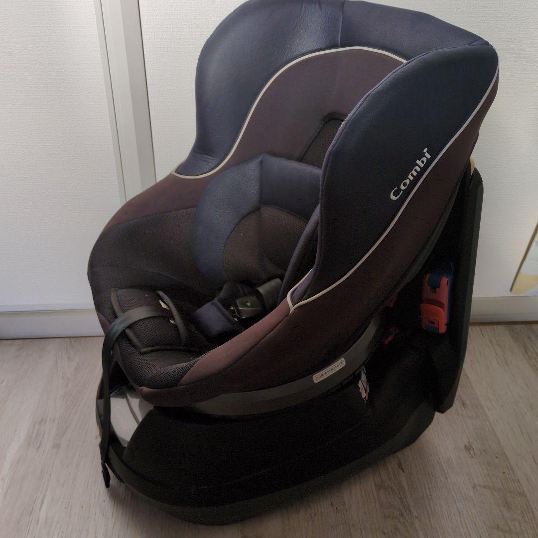 Combi 車用チャイルドシート 黒とグレー