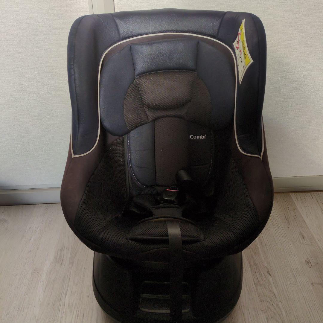 Combi 車用チャイルドシート 黒とグレー