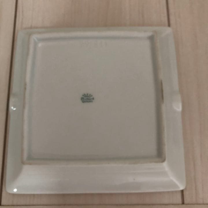 シリアルナンバー リチャードジノリ  新品　前菜 灰皿 オードブル