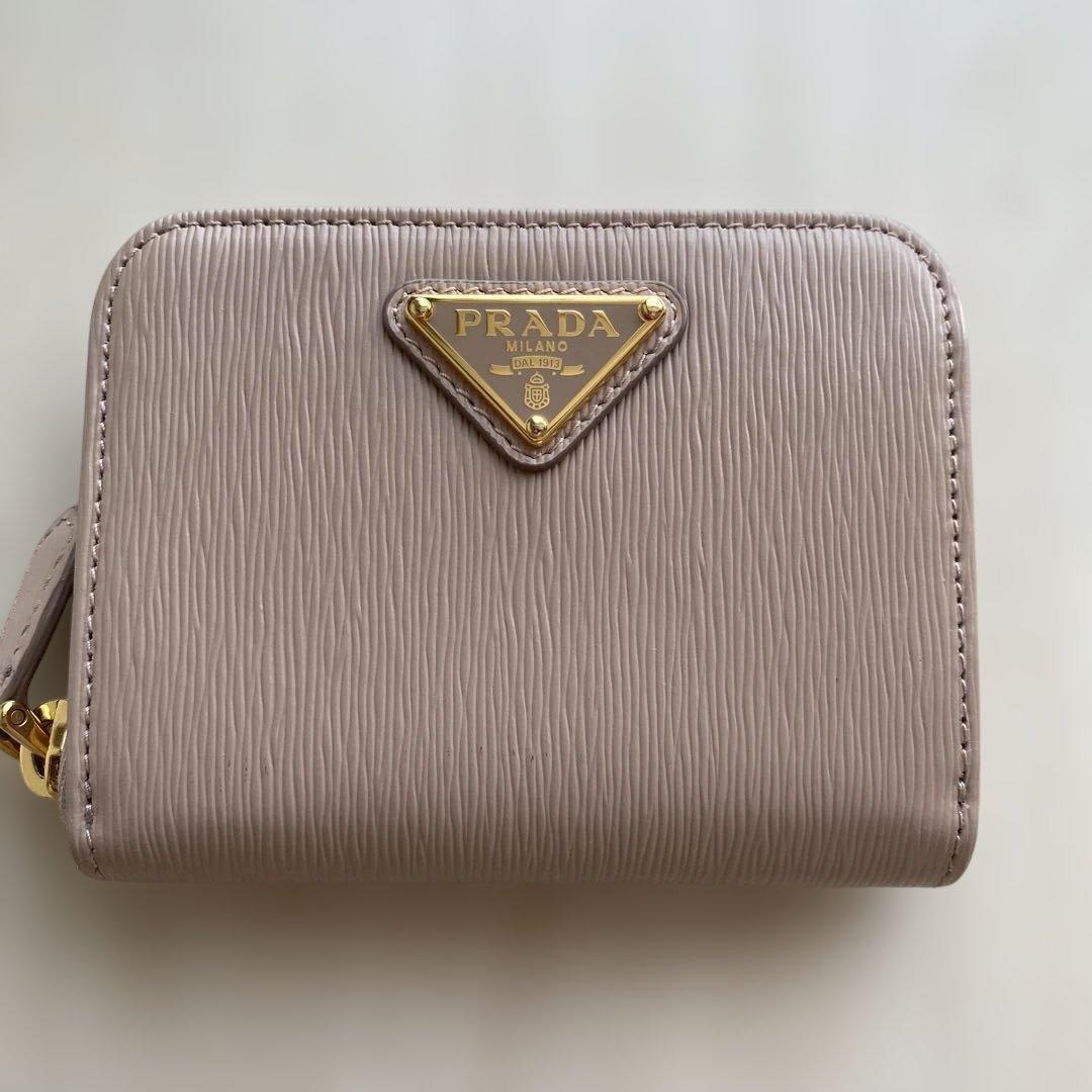 プラダ トライアングル ケース 超美品