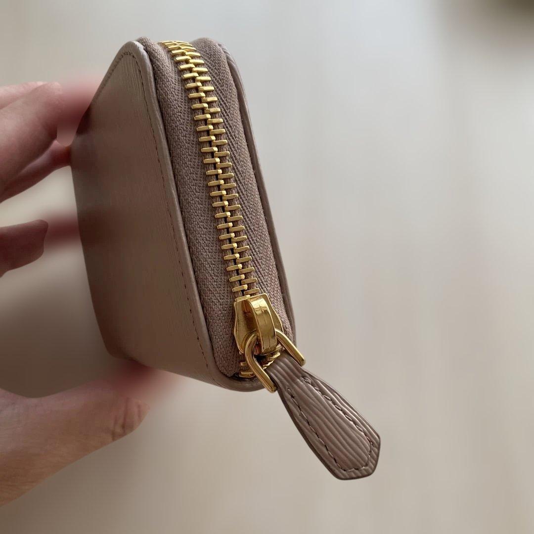 プラダ トライアングル ケース 超美品