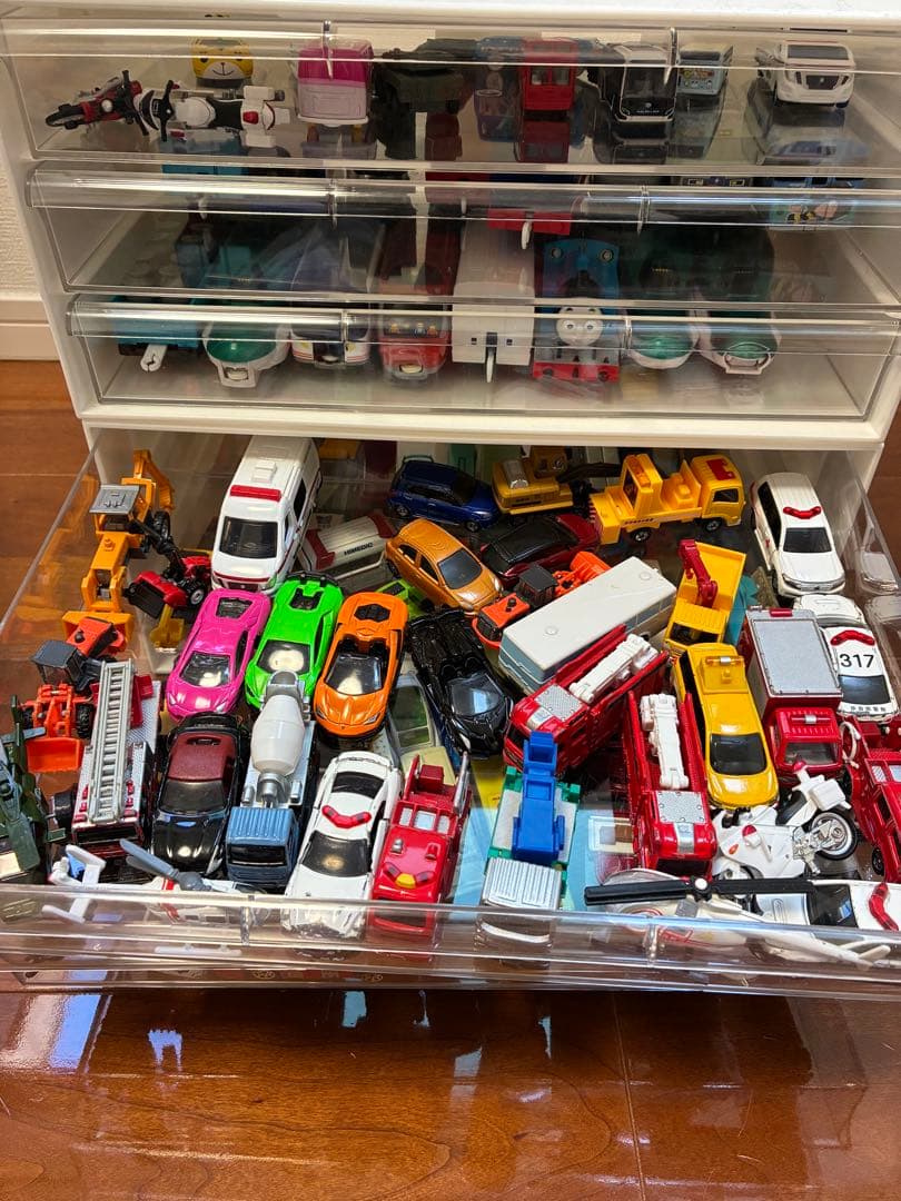 トミカとプラレールのコレクション