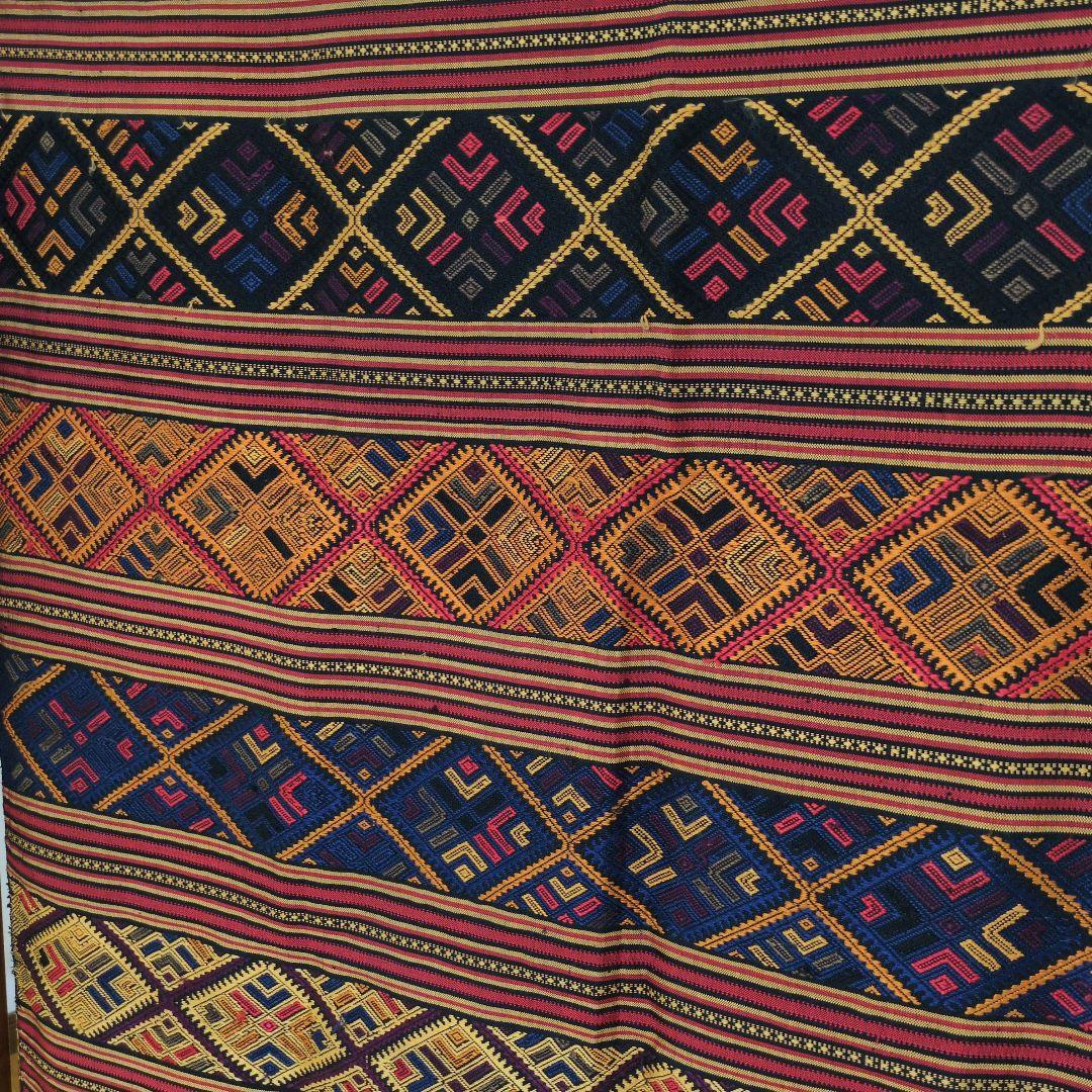 レア希少品「ラオス　浮き織り」特大「壁掛け布」「飾り布」「タペストリー」「浮織」