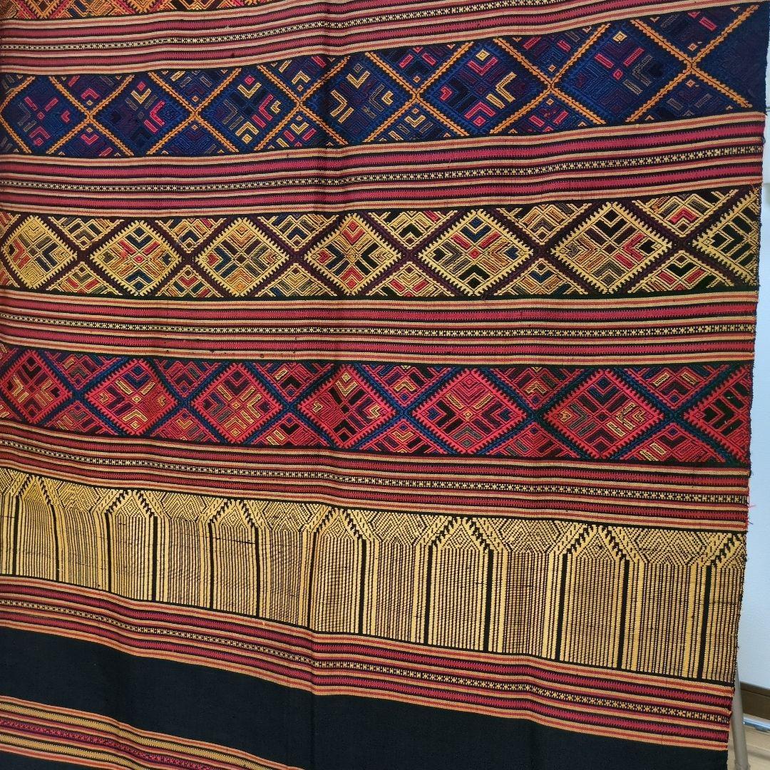 レア希少品「ラオス　浮き織り」特大「壁掛け布」「飾り布」「タペストリー」「浮織」